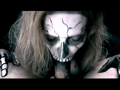 ❤️ Demon jente suger kuk med sin svarte munn og svelger cum. ❌ Russisk porno hos oss no.pornochaturbate.ru ️❤
